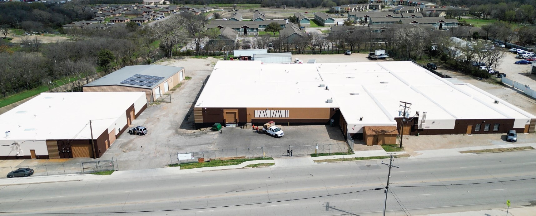 2463 S Riverside Dr, Fort Worth, TX à louer Photo de l’immeuble– Image 1 sur 10