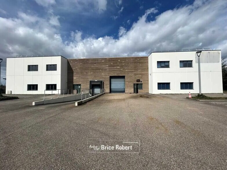 Bureau dans Saint-Priest à louer - Photo de l’immeuble – Image 2 sur 2