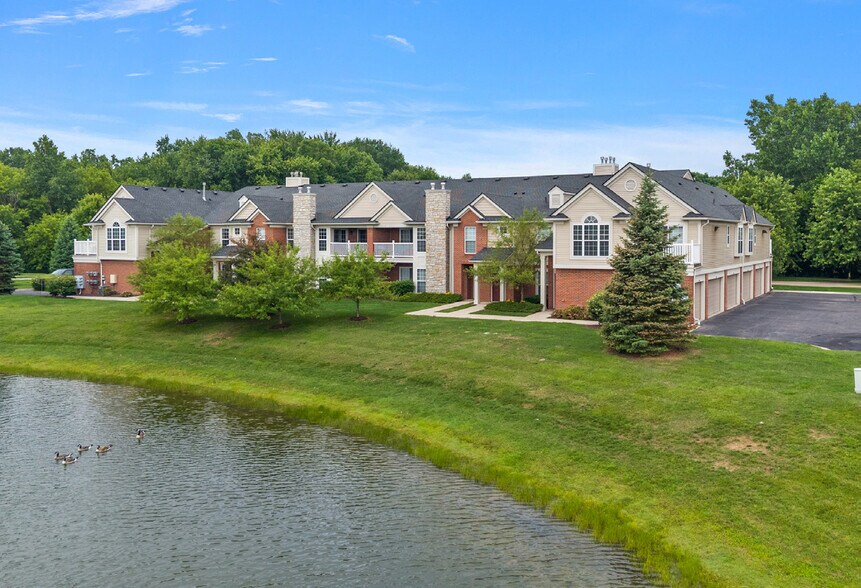 28214-28234 Oakmonte Cir W, New Hudson, MI à vendre - Photo de l’immeuble – Image 2 sur 7