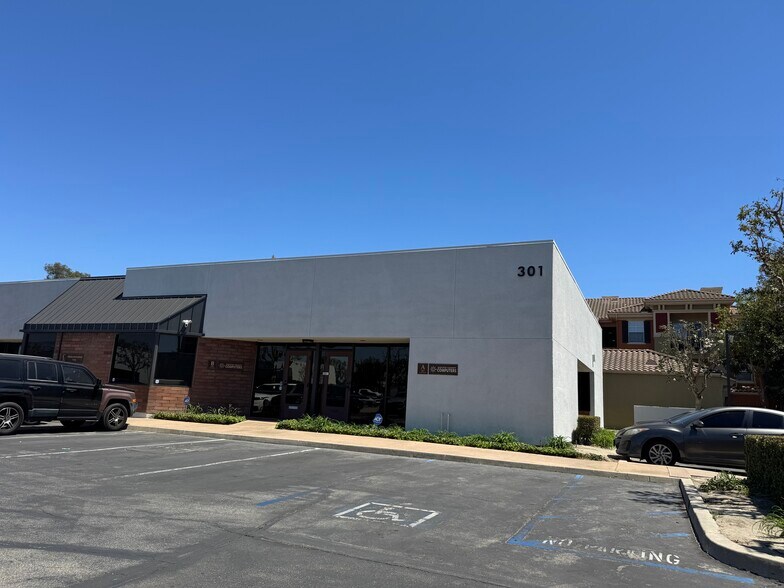 301 N Rampart St, Orange, CA à vendre - Photo de l’immeuble – Image 1 sur 8