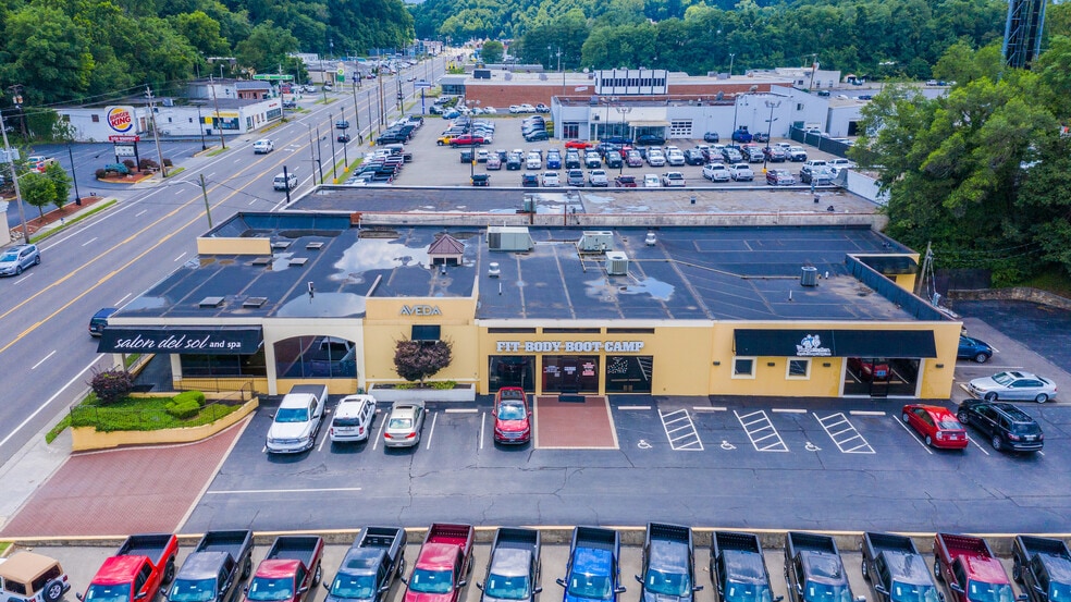 2601 Franklin Rd, Roanoke, VA à vendre - Photo principale – Image 1 sur 56