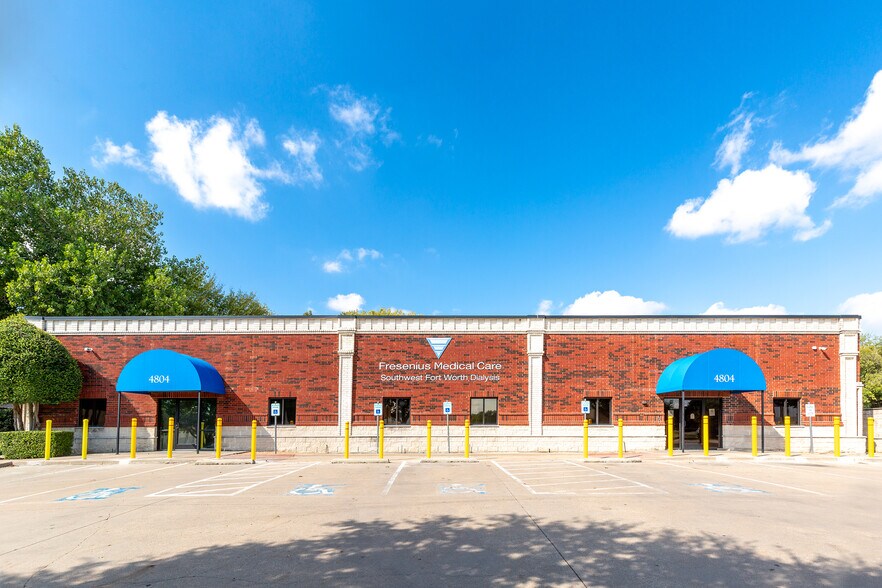 4804 Bryant Irvin Ct, Fort Worth, TX à vendre - Photo de l’immeuble – Image 1 sur 5