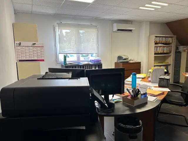 Bureau dans Salon-de-Provence à louer - Photo de l’immeuble – Image 2 sur 19