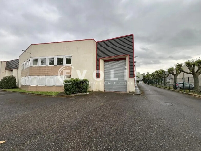 15 Rue Jean Zay, Saint-Priest à louer - Photo de l’immeuble – Image 2 sur 14