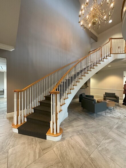 1720 N Kinser Pike, Bloomington, IN à vendre - Photo intérieure – Image 2 sur 21