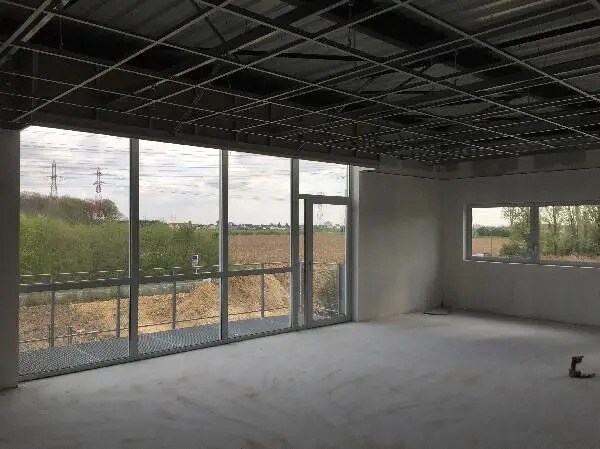 Local d’activités dans Villebon-sur-Yvette à louer - Photo de l’immeuble – Image 3 sur 8