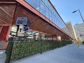 Plus de détails pour 9828 101A Ave NW, Edmonton, AB - Local commercial à louer