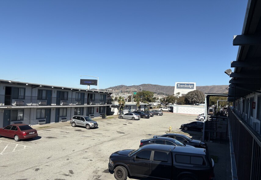 326 S Airport Blvd, South San Francisco, CA à vendre - Photo de l’immeuble – Image 2 sur 9