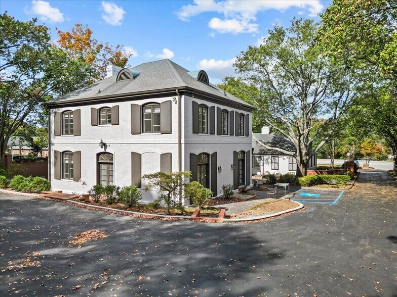 711 W Wade Hampton Blvd, Greer, SC à louer - Photo de l’immeuble – Image 3 sur 18