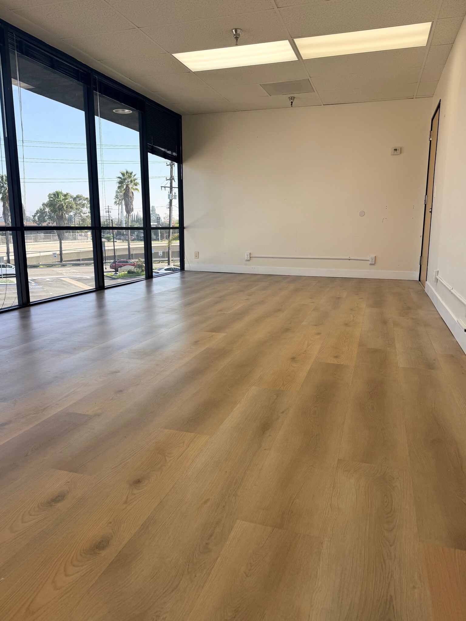 2183 Fairview Rd, Costa Mesa, CA à louer Photo intérieure– Image 1 sur 4