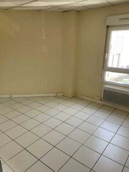 Bureau dans Plailly à louer - Photo de l’immeuble – Image 3 sur 6