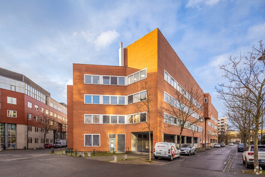 Bureau dans Rueil-Malmaison à louer - Photo de l’immeuble – Image 3 sur 7