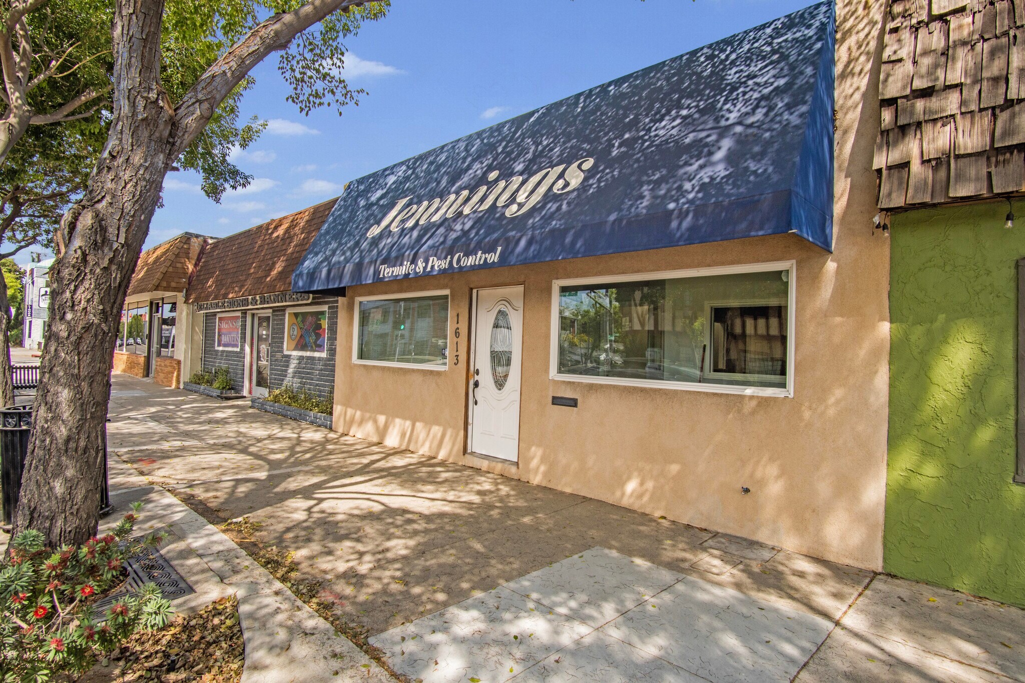 1613 W Burbank Blvd, Burbank, CA à vendre Photo de l’immeuble– Image 1 sur 12