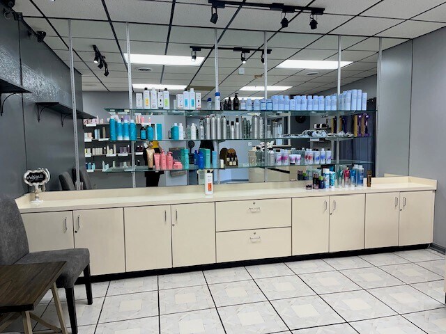 4901 Tippecanoe Dr, Evansville, IN à louer - Photo de l’immeuble – Image 2 sur 6