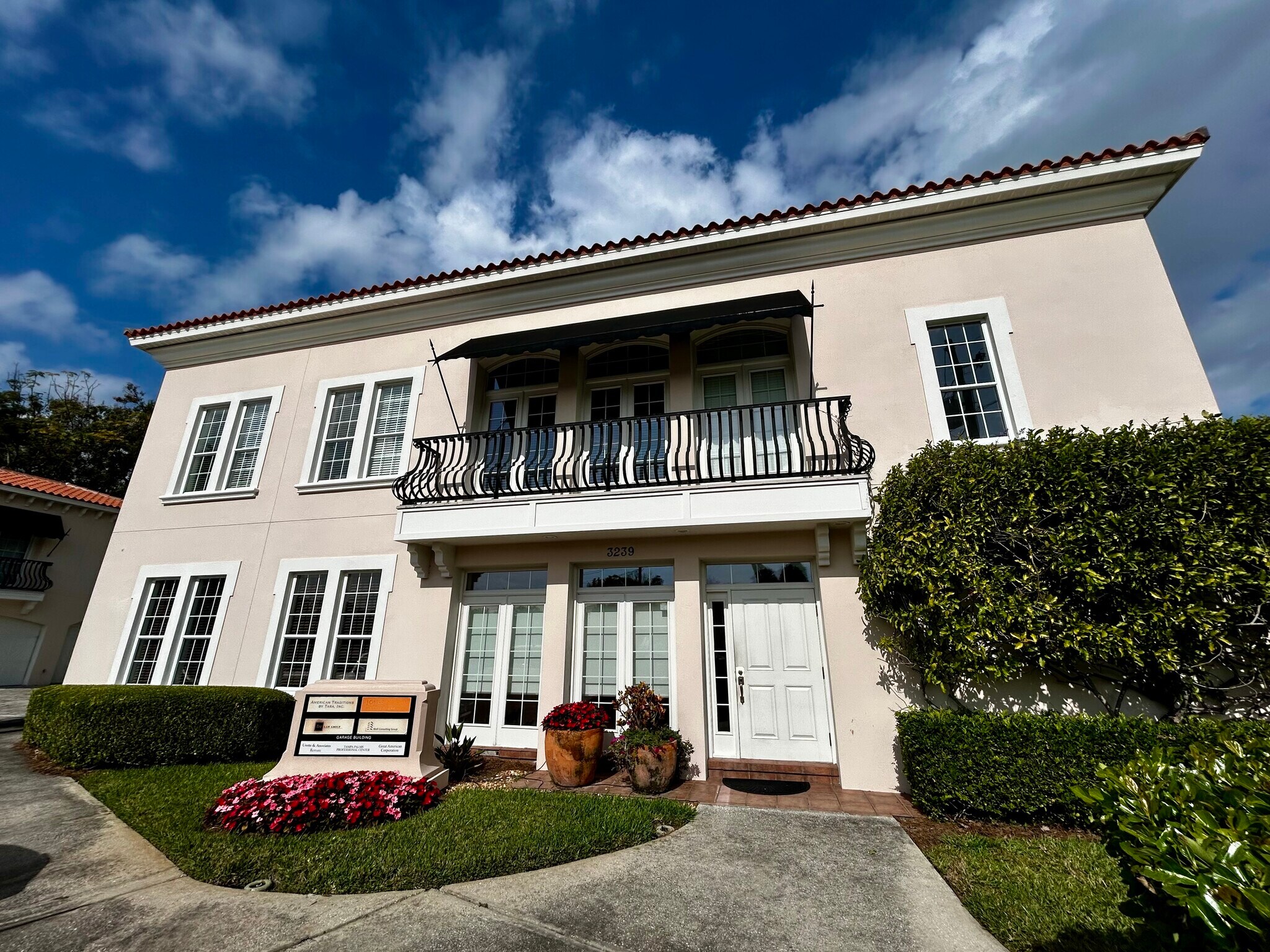 3239 Henderson Blvd, Tampa, FL à louer Photo principale– Image 1 sur 18