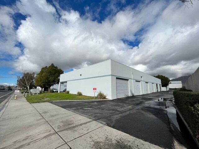 2220 Eastridge Ave, Riverside, CA à louer - Photo de l’immeuble – Image 3 sur 6