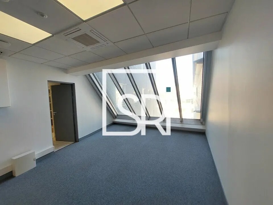 Bureau dans Clermont-Ferrand à louer Photo de l’immeuble– Image 1 sur 10