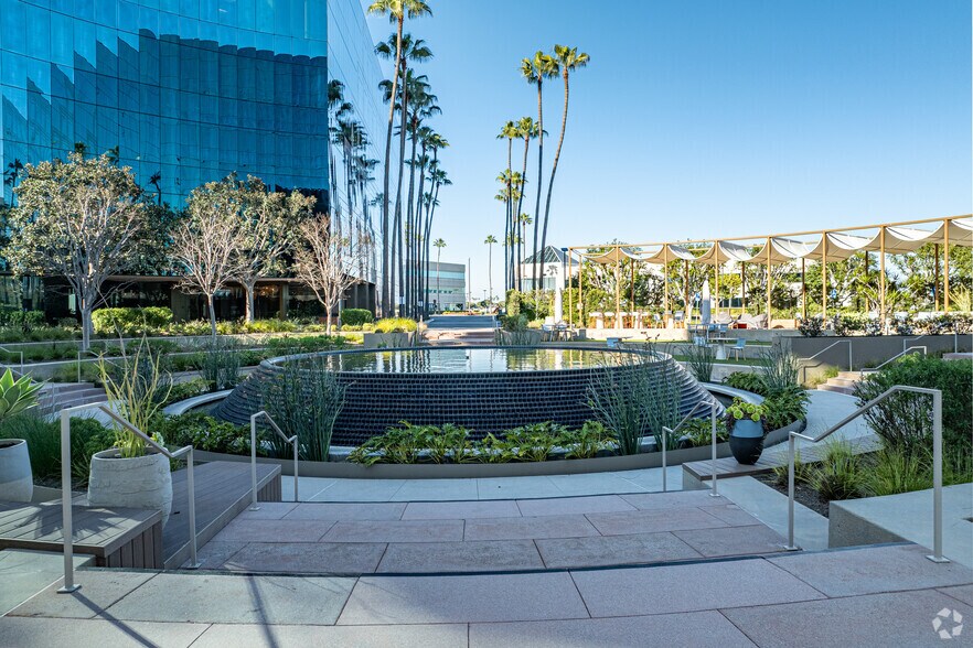 3750 Kilroy Airport Way, Long Beach, CA à louer - Photo de l’immeuble – Image 2 sur 7