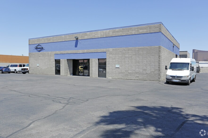 3430 Polaris Ave, Las Vegas, NV à vendre - Photo principale – Image 1 sur 11