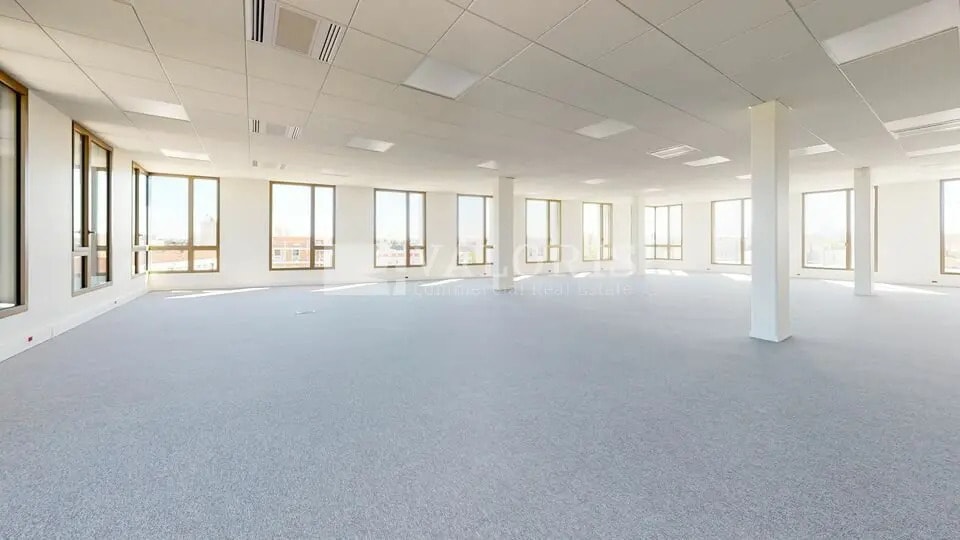 Bureau dans Villeurbanne à louer - Photo de l’immeuble – Image 3 sur 13