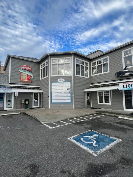 819 Commercial Ave, Anacortes, WA à vendre - Photo principale – Image 1 sur 1