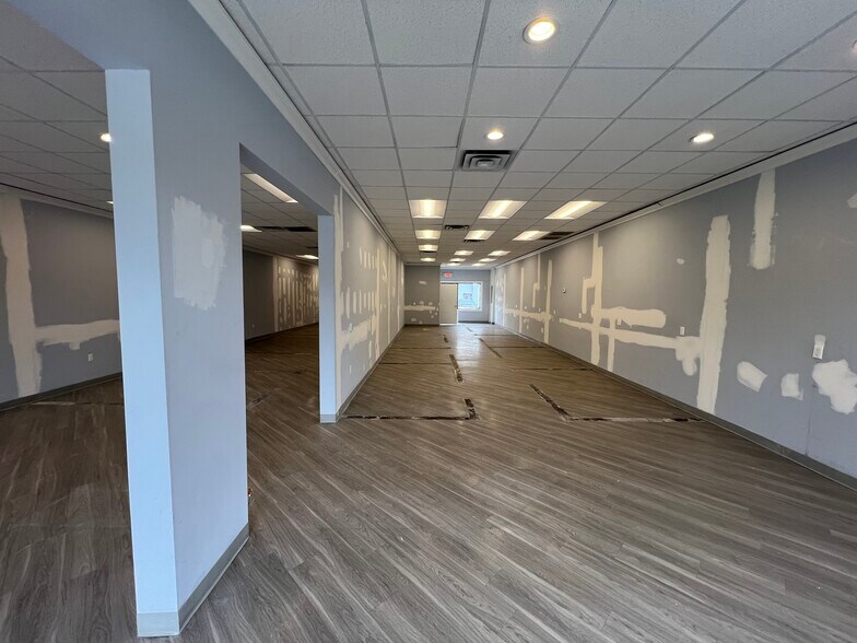 683 Westwood Ave, River Vale, NJ à louer - Photo de l’immeuble – Image 3 sur 21