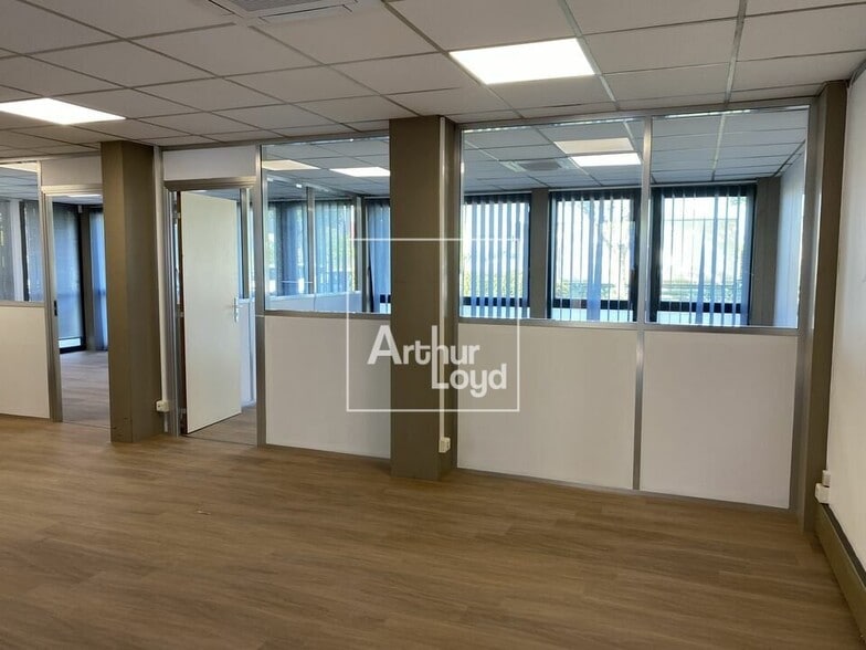 Bureau dans Moissy-Cramayel à louer - Photo intérieure – Image 2 sur 5