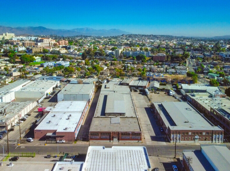 350 S Anderson St, Los Angeles, CA à louer - Photo de l’immeuble – Image 2 sur 6