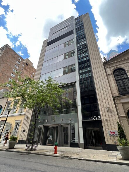 1619 Walnut St, Philadelphia, PA à louer - Photo de l’immeuble – Image 3 sur 3