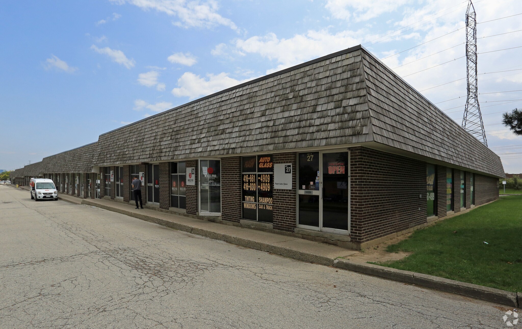 45 Brisbane Rd, Toronto, ON à louer Photo principale– Image 1 sur 6