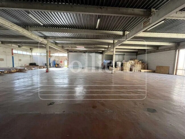 Plus de détails pour Local d'activités à louer