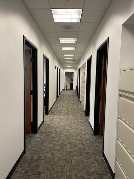 700 Washington St, Columbus, IN à louer - Photo de l’immeuble – Image 3 sur 24