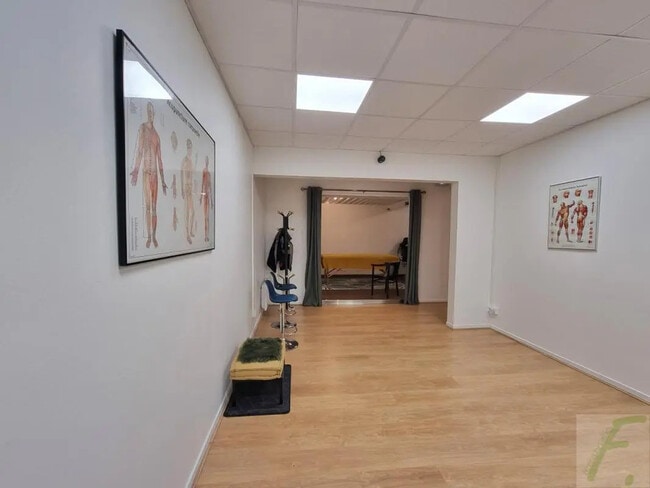 Plus de détails pour Bureau à vendre