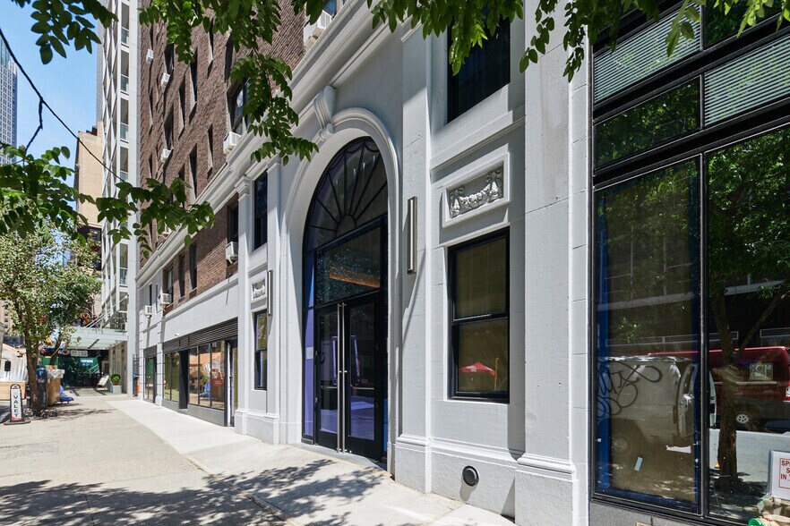 770 3rd Ave, New York, NY à louer - Photo de l’immeuble – Image 3 sur 49