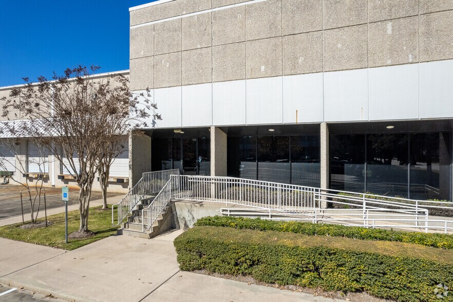 3800 Brittmoore Rd, Houston, TX à louer - Photo de l’immeuble – Image 2 sur 26