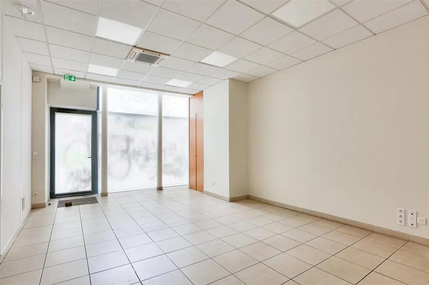 Local commercial dans Paris à louer - Photo de l’immeuble – Image 3 sur 9