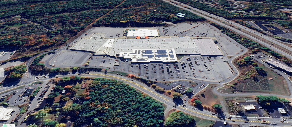 578 Aviation Rd, Queensbury, NY à louer - Photo principale – Image 1 sur 1