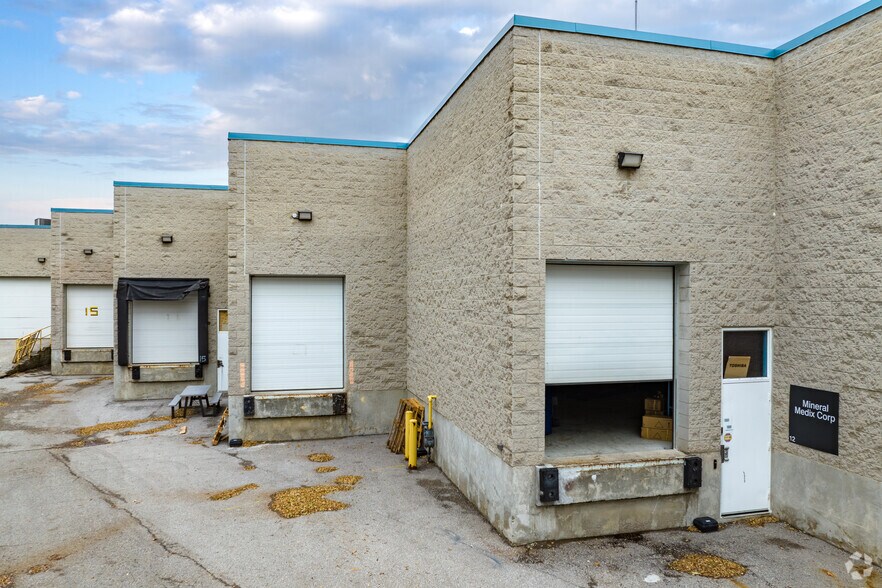 100 Leek Cres, Richmond Hill, ON à louer - Photo de l’immeuble – Image 3 sur 4