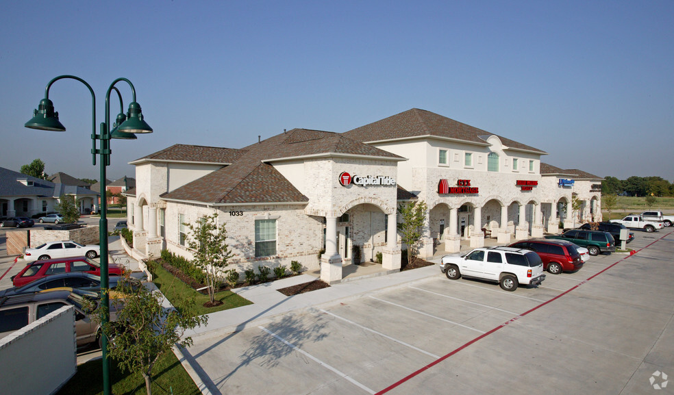 1033 Long Prairie Rd, Flower Mound, TX à louer - Photo de l’immeuble – Image 1 sur 30
