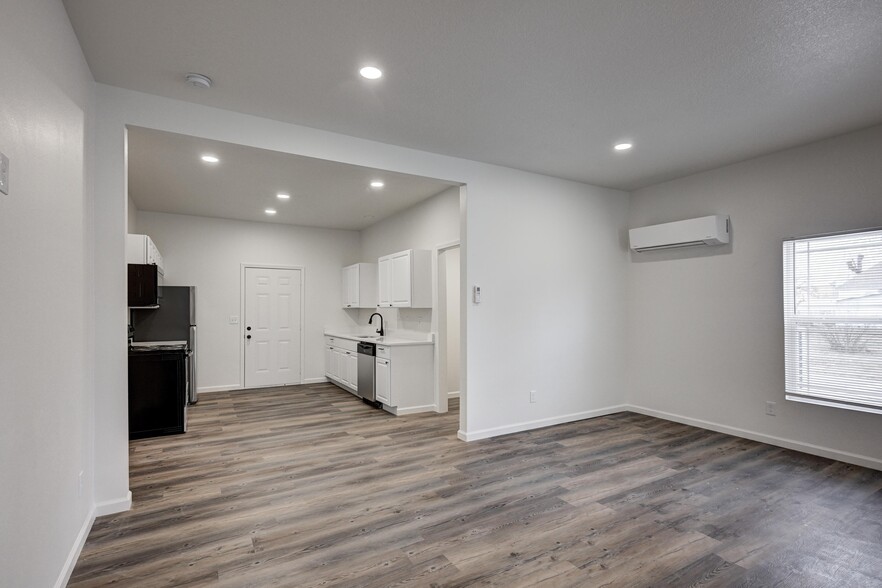 102 S Walnut St, Pittsburg, KS à vendre - Photo de l’immeuble – Image 3 sur 8