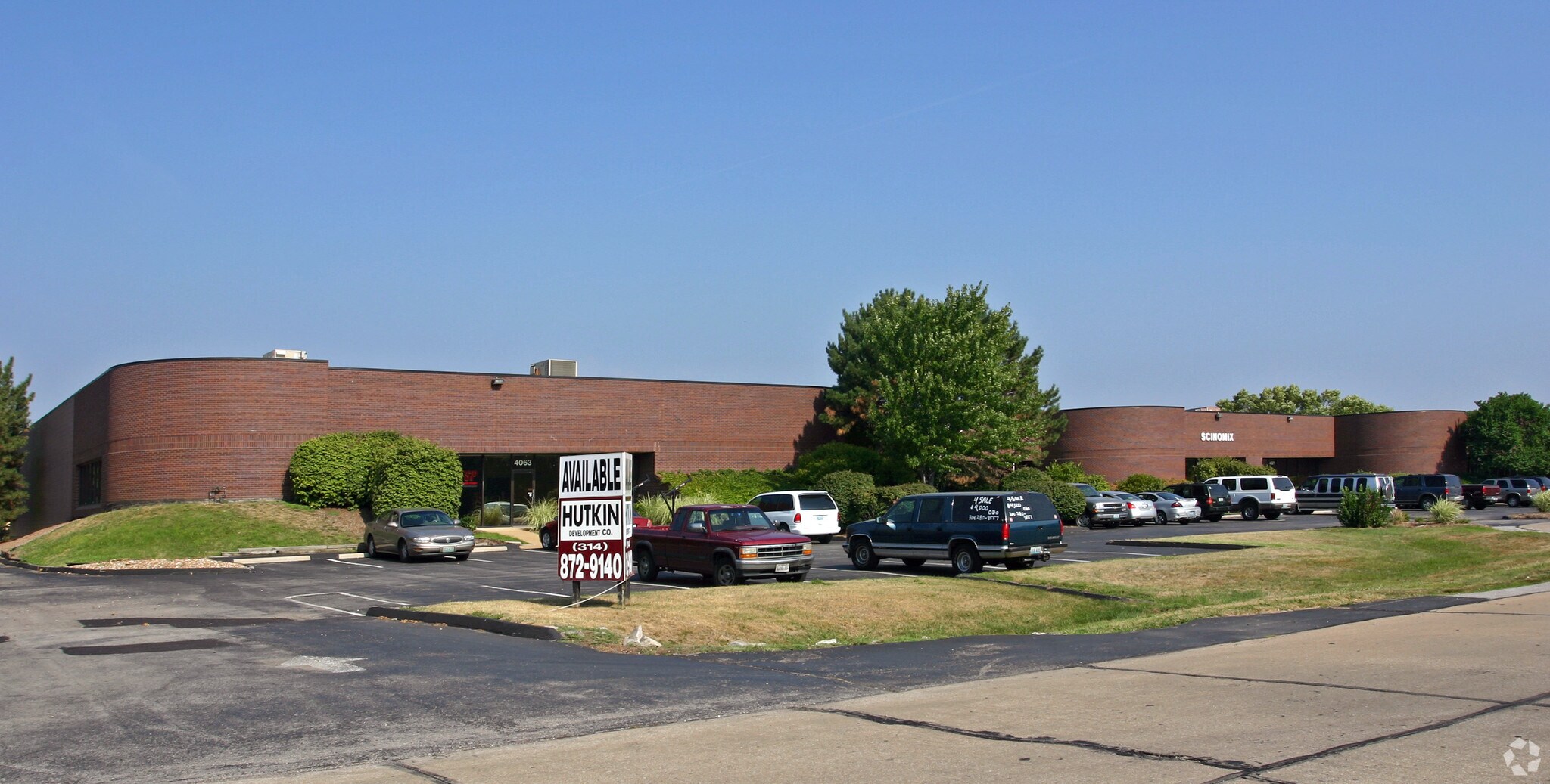 4061-4073 Wedgeway Ct, Earth City, MO à louer Photo principale– Image 1 sur 7