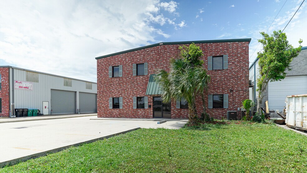 2716 Crestview Dr, Kenner, LA à vendre - Photo de l’immeuble – Image 2 sur 79