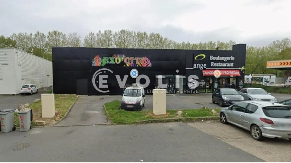 Local commercial dans Savigny-le-Temple à vendre - Photo de l’immeuble – Image 2 sur 2