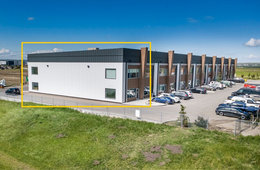 12318 Barlow Trl NE, Calgary, AB à vendre - Photo de l’immeuble – Image 1 sur 6