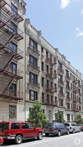 561 W 174th St, New York, NY à vendre - Photo de l’immeuble – Image 2 sur 2