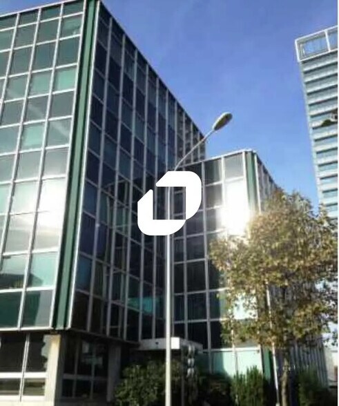 Local d’activités dans Bagnolet à louer - Photo de l’immeuble – Image 1 sur 8