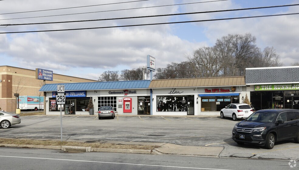 3553-3559 W Chester Pike, Newtown Square, PA à louer - Photo principale – Image 2 sur 5