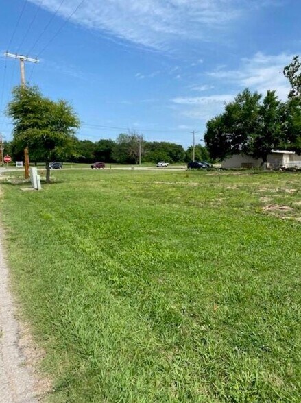 1704 N Main St, Noble, OK à vendre - Photo de l’immeuble – Image 3 sur 5