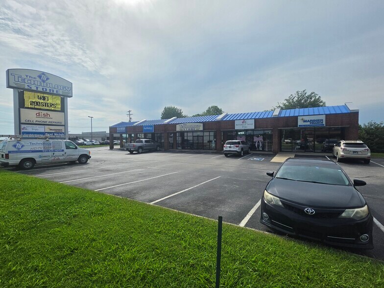 921 S Willow Ave, Cookeville, TN à louer - Photo de l’immeuble – Image 1 sur 2