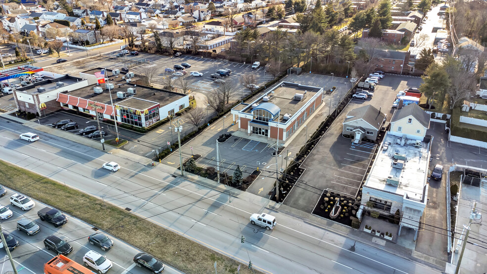 284 N Broadway, Hicksville, NY à louer - Photo de l’immeuble – Image 1 sur 3